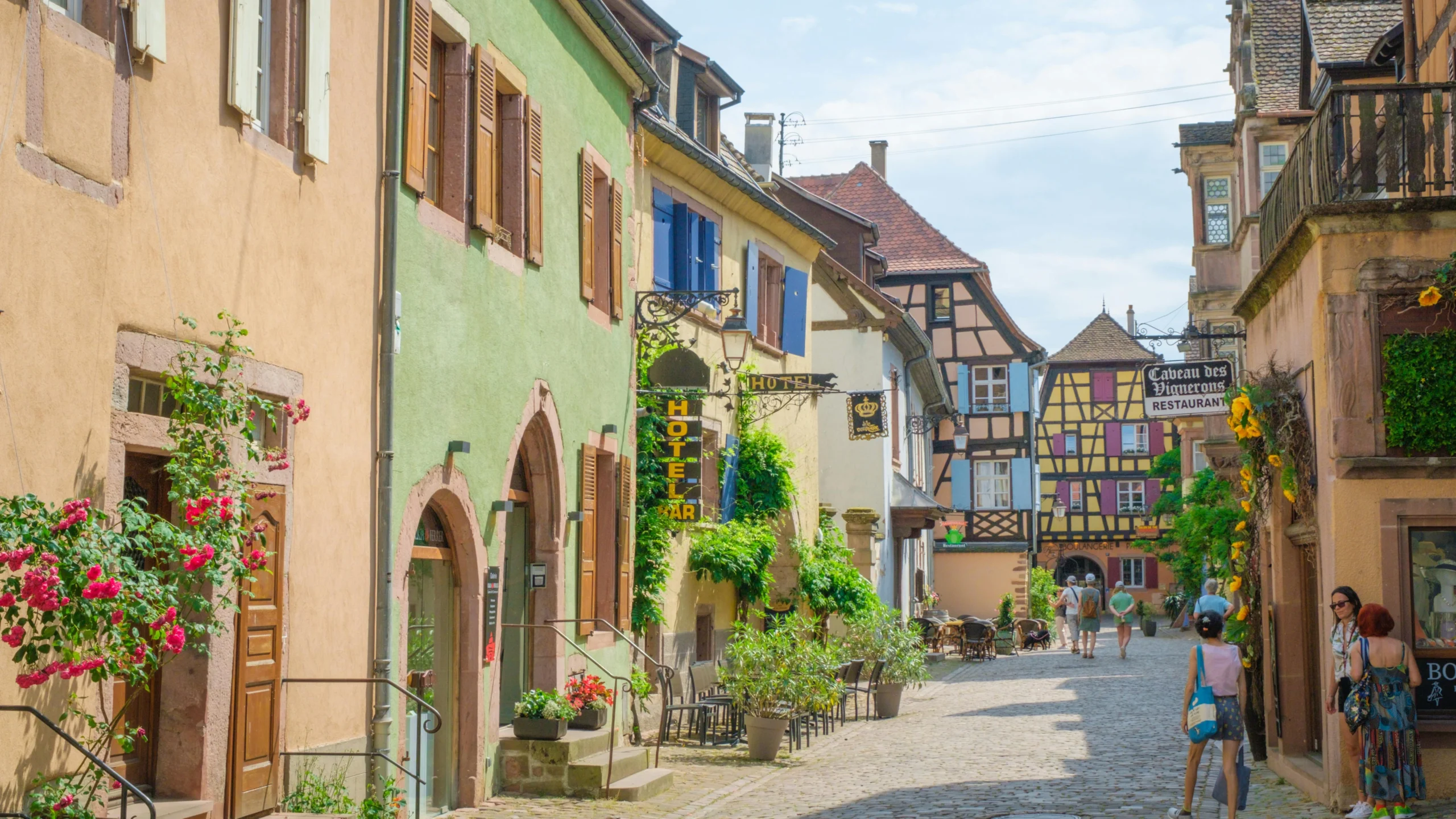 Guía Completa de Riquewihr 2026: Qué Ver, Dónde Dormir y Cuándo Visitar el Pueblo Medieval Más Bello de Alsacia