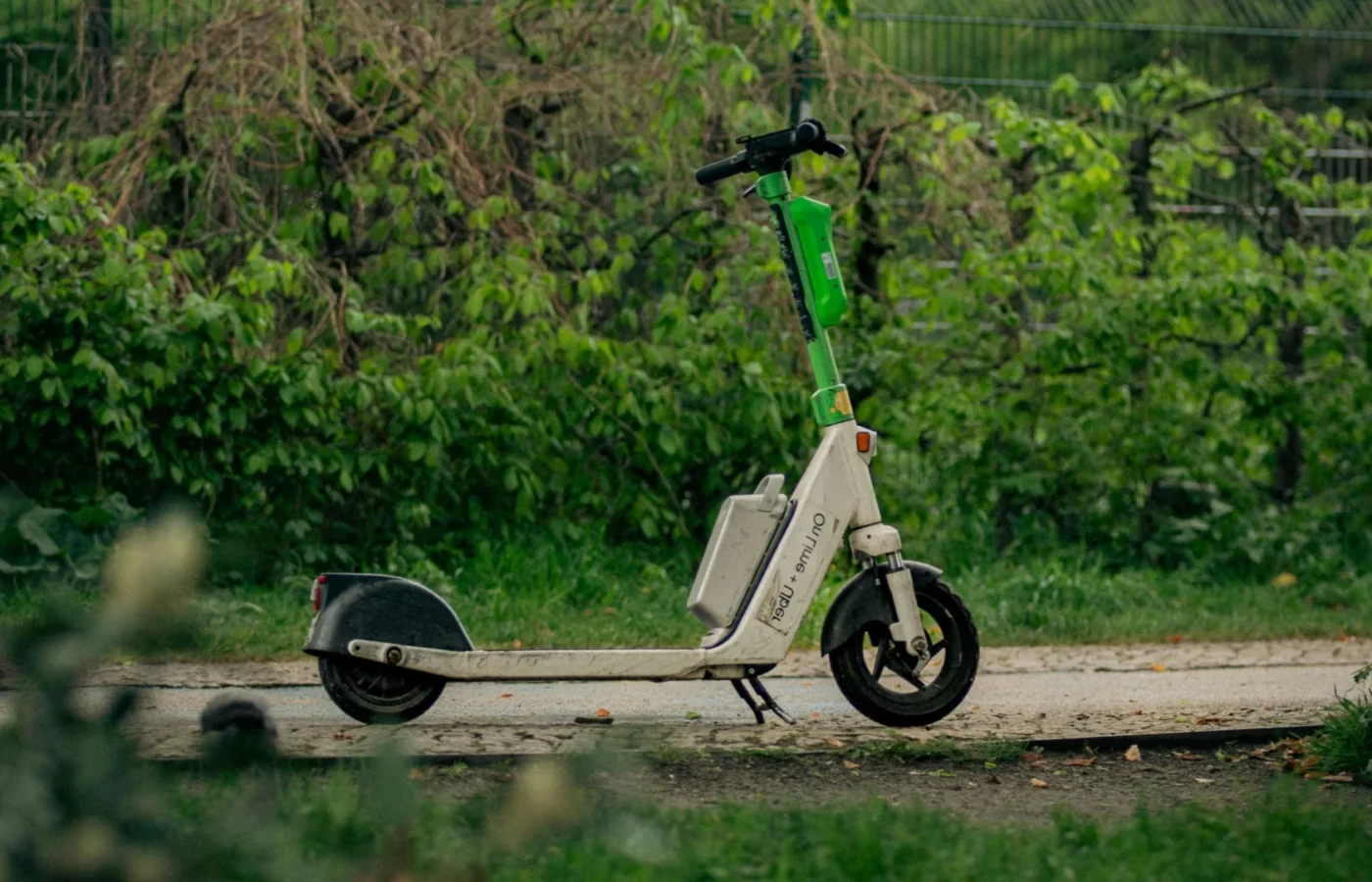 La rueda sin ley: patinetas eléctricas en República Dominicana y la regulación que siempre llega tarde